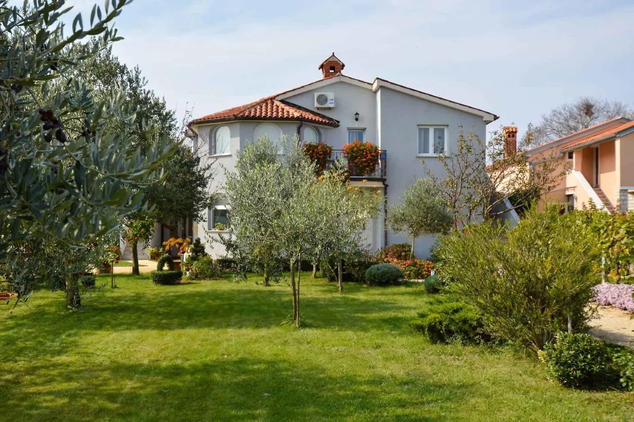 One-Bedroom Apartment Fazana Near Sea 1